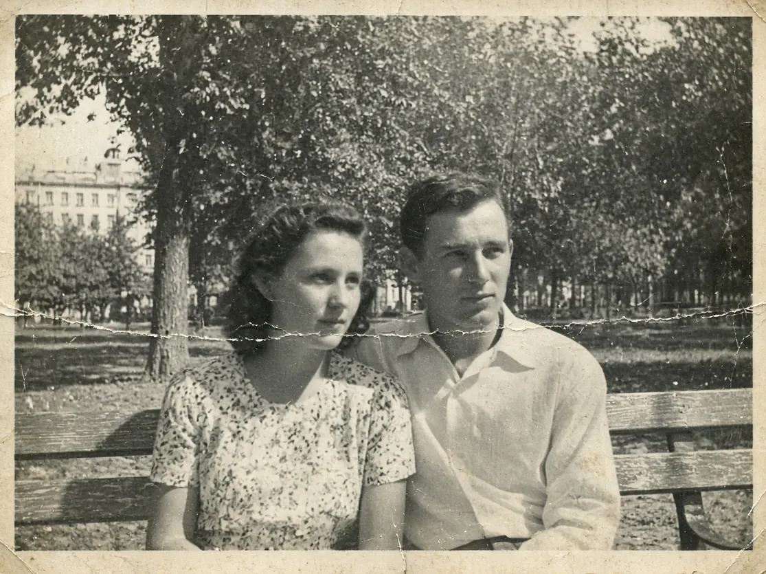 До: Пара в парке, 1940-е