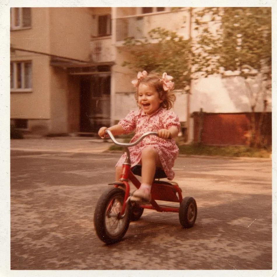 До: Девочка на велосипеде, 1970-е